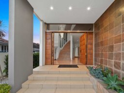 contemporary-pivot-door-and-sidelight-entries-78